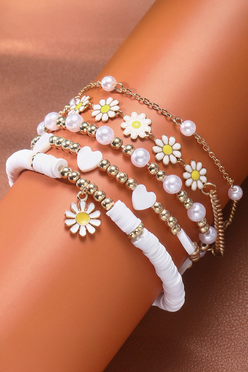 White Daisy Decor Beaded Bracelet